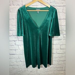 ModCloth Green Crushed Velvet Vneck Short sleeve Swing Dress Womens size‎ small